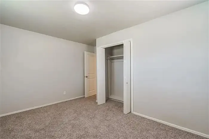 1501 Carlton Way — Photo 17