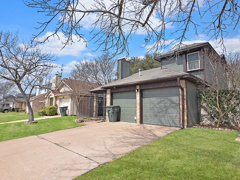 2518 Skyline Dr — Photo 3