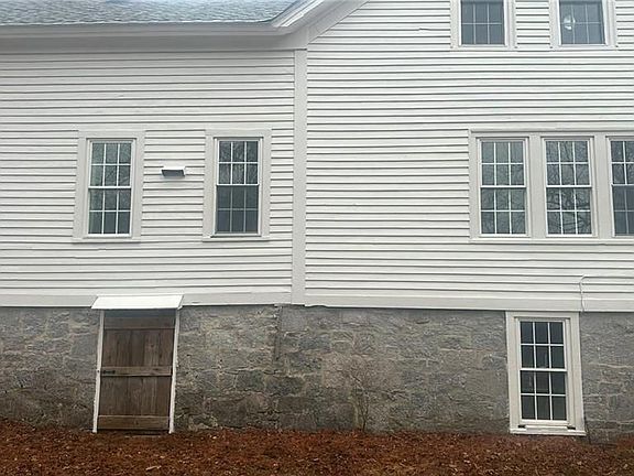 5th image of 55 Hopkins Hollow Rd