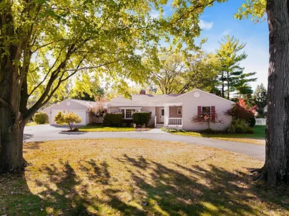 1359 Old Henderson Rd, Columbus, OH 43220