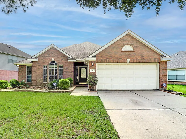 3323 Pioneer Bend Ln — Photo 2