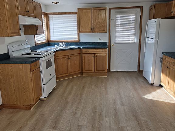 3rd image of 155 School Ave #2