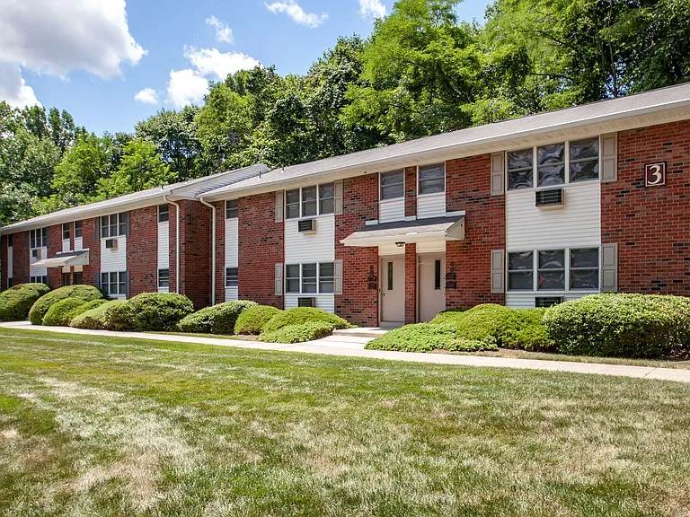 Pointe Breeze Apartments LLC — Photo 11
