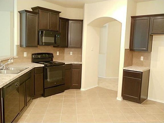 4th image of 1207 Caroline Dr