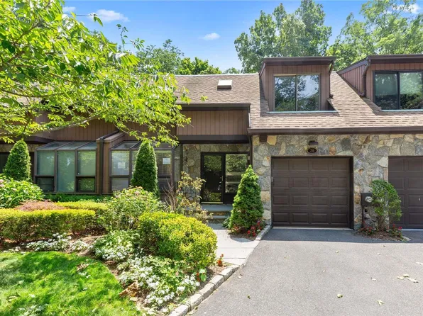 26 Fox Run #26, Roslyn Heights, NY 11577