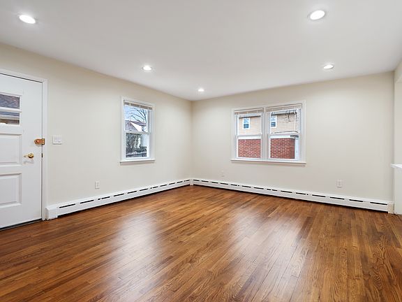 4th image of 1328 Sherman Ave #2