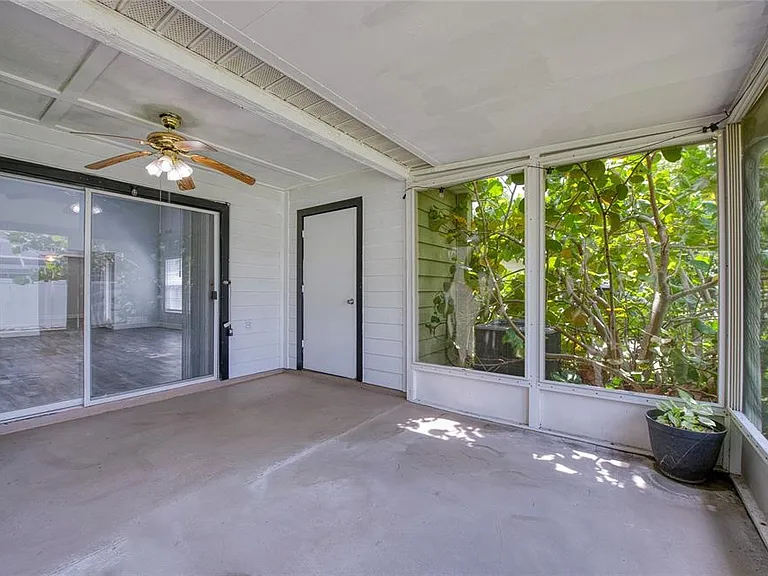 2390 Bentley Dr — Photo 38