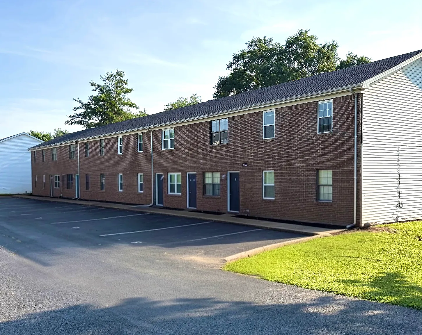 3 bed, 1000 sqft, $895 — Photo 1