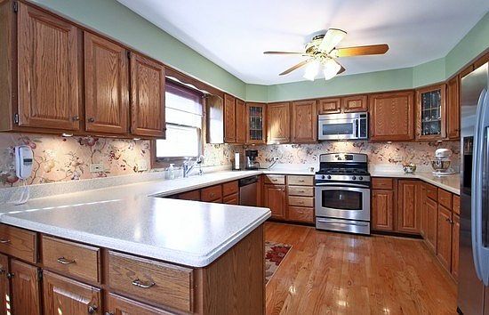 3rd image of 739 Yorkshire Ln