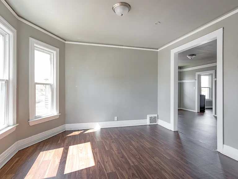 4634 Howard St — Photo 4