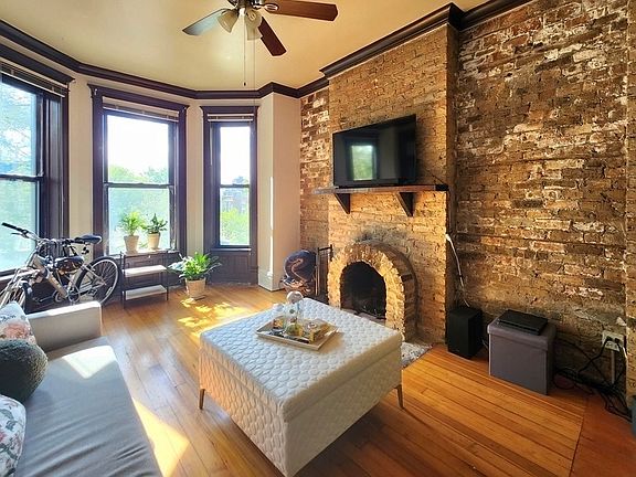 2nd image of 3765 N Kenmore Ave #3W