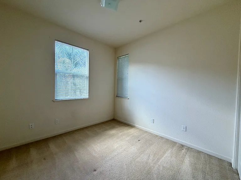 2100 Beech Cir — Photo 17