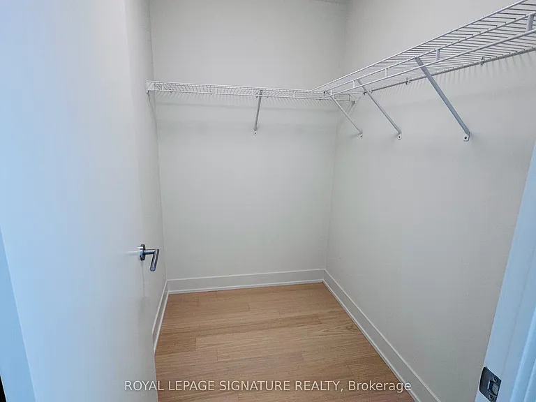 322 Dupont St #605 — Photo 16