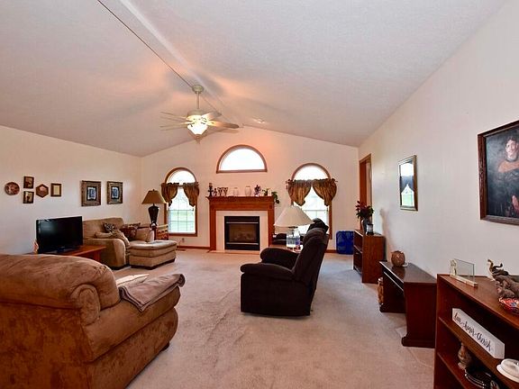 4th image of 834 Villandry Dr