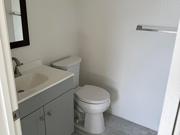 4th image of 1025 Bennett Ave #301