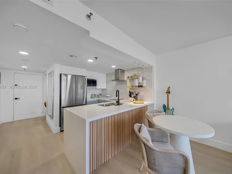 540 Brickell Key Dr #809 — Photo 8