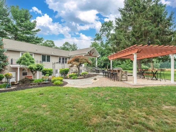 1 Evergreen Dr, Chester Twp., NJ 07930