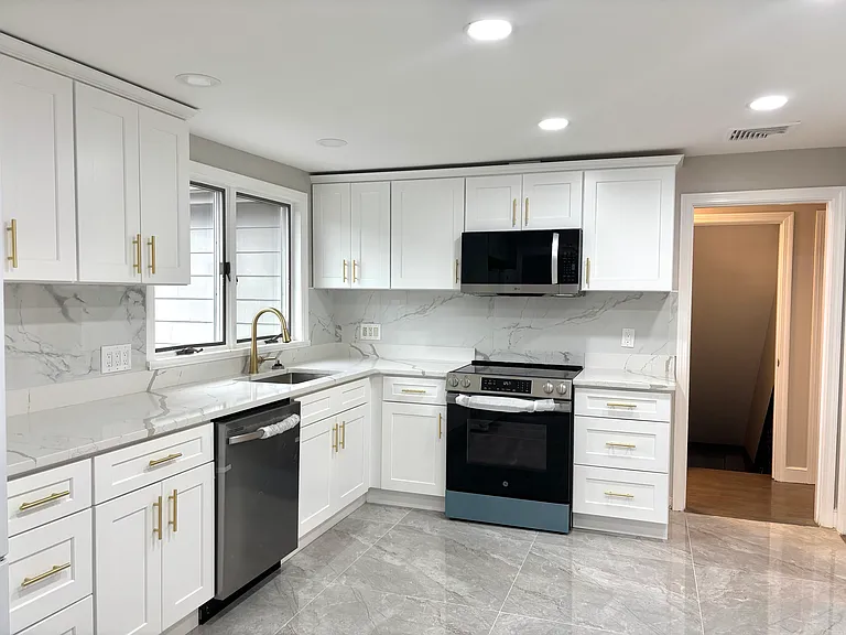 338 Langley Rd — Photo 6