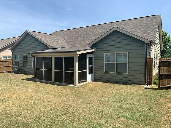 2nd image of 2812 Matsu Ln