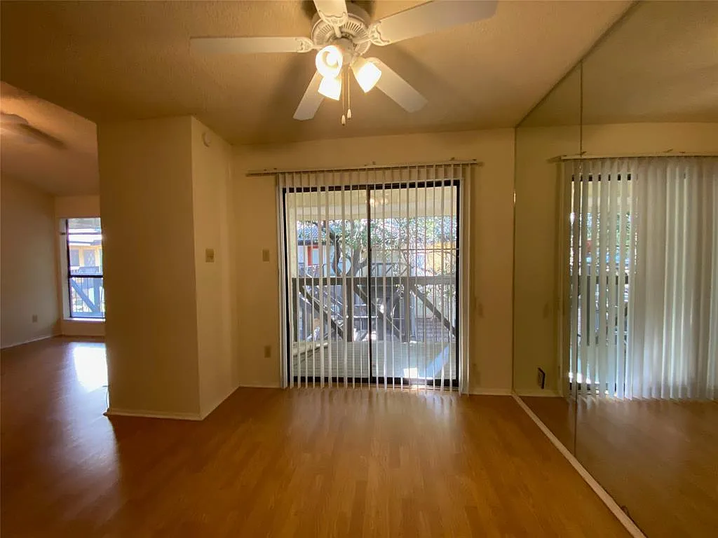 806 W 24th Apt 306 — Photo 3