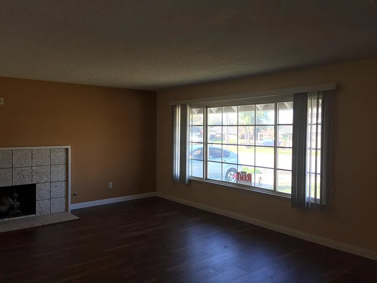 Crystal Ave — Photo 5