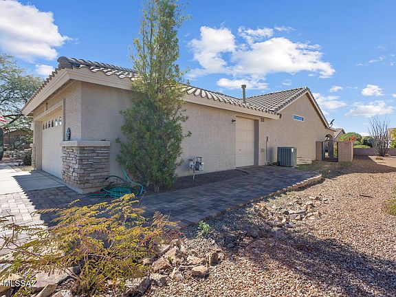 2nd image of 1547 N Buttes Dr