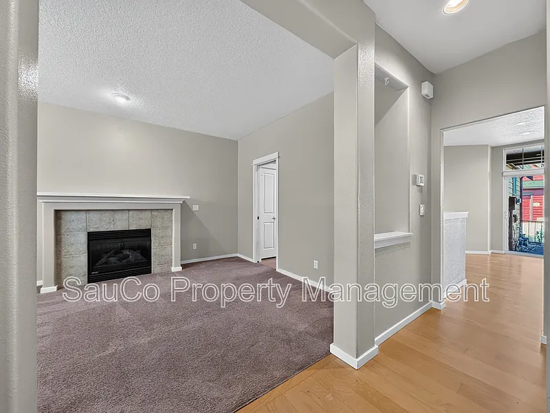 2 bed, 2.5 bath, 1200 sqft, $2,100 — Photo 4