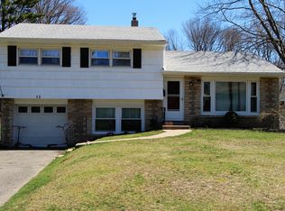 15 Sandy Dr, Yardley, PA 19067