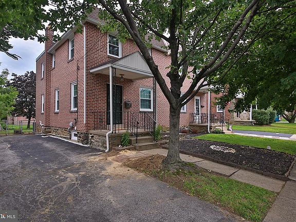 2nd image of 319 Pomeroy St