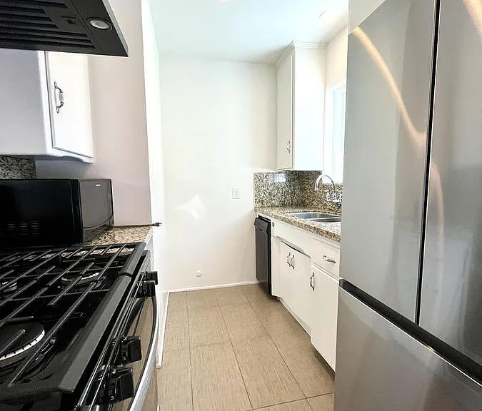 876 Manhattan Beach Blvd #2 — Photo 14