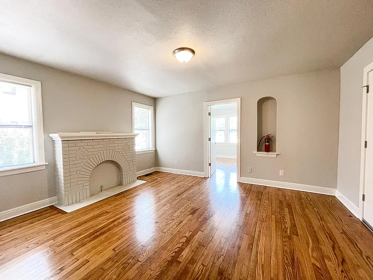 835 East Dr — Photo 1
