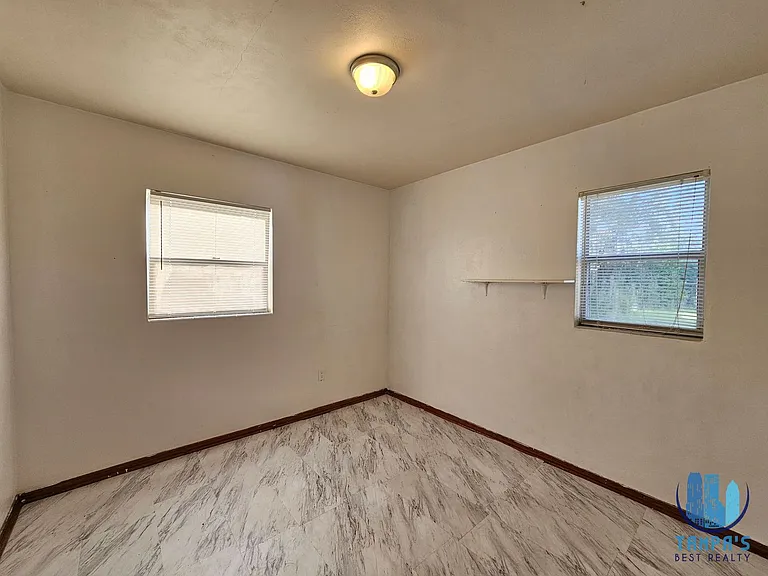 2302 Burns St — Photo 13