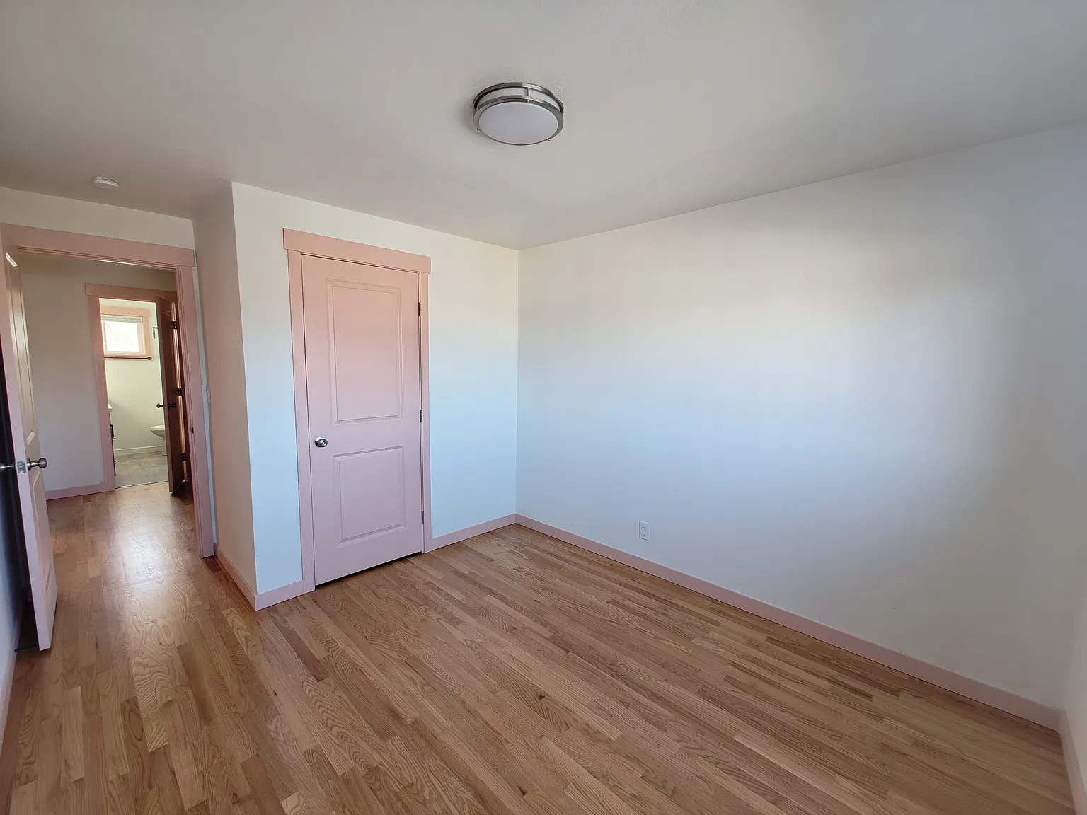 4 bed, 1900 sqft, $3,800 — Photo 2