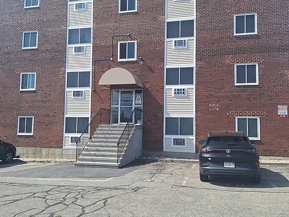3rd image of 215 Winter St APT 3L