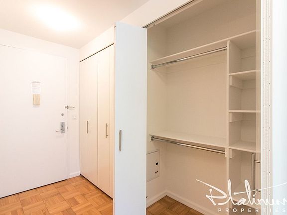 3rd image of 505 W 37th St APT 2208