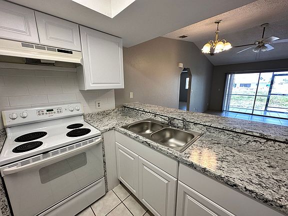 3rd image of 823 Gleason Pkwy APT 3