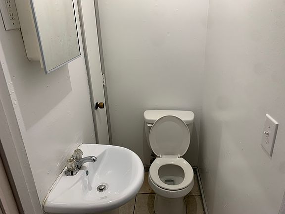 5th image of 513-525 Carver St