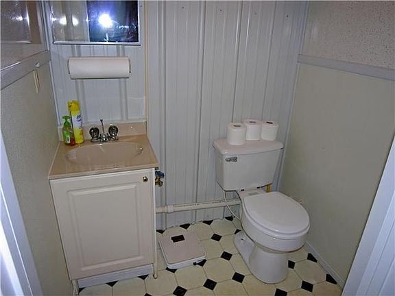 4th image of 5552 Woodville Rd