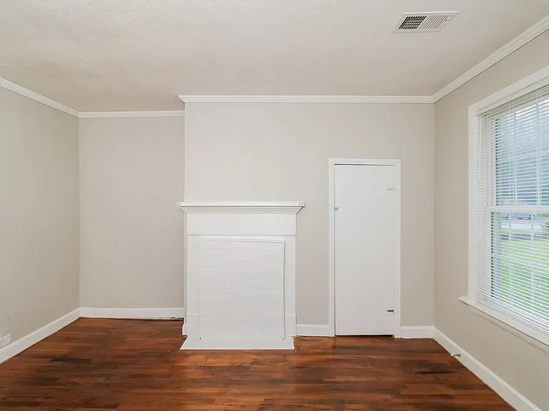 1494795_025_main_bedroom_12931572.jpg