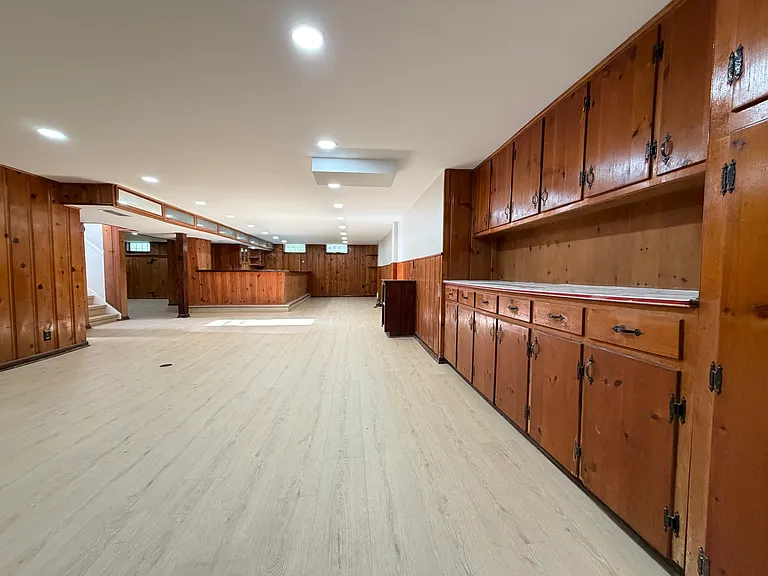 21830 Kipling Ave — Photo 36