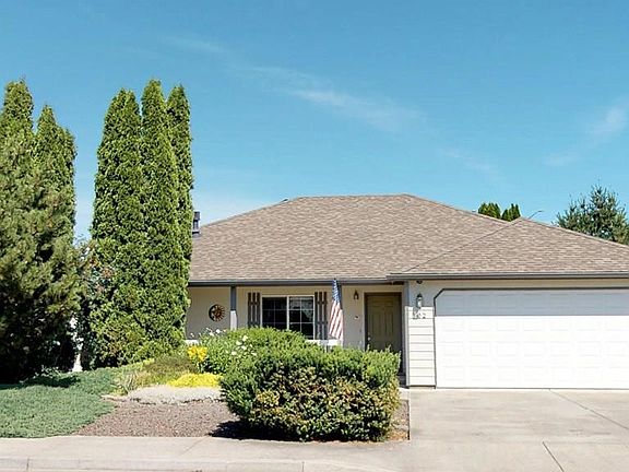 2nd image of 302 NE Redwood Pl