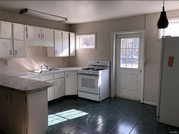 4th image of 562 South St APT 3