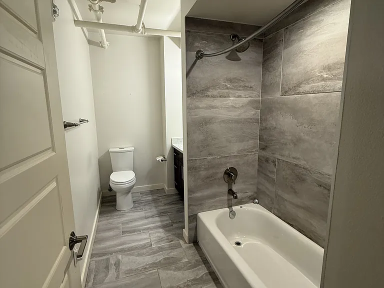 6402 Phinney Ave N — Photo 3