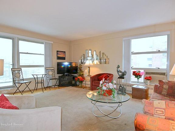 2nd image of 80 La Salle St APT 18G