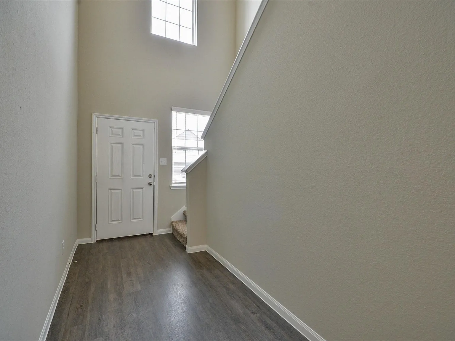 3 bed, 2.5 bath, 1629 sqft, $1,895 — Photo 3