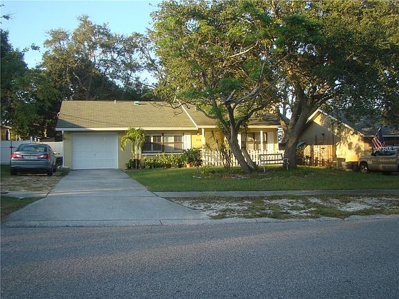 2nd image of 825 Pine St
