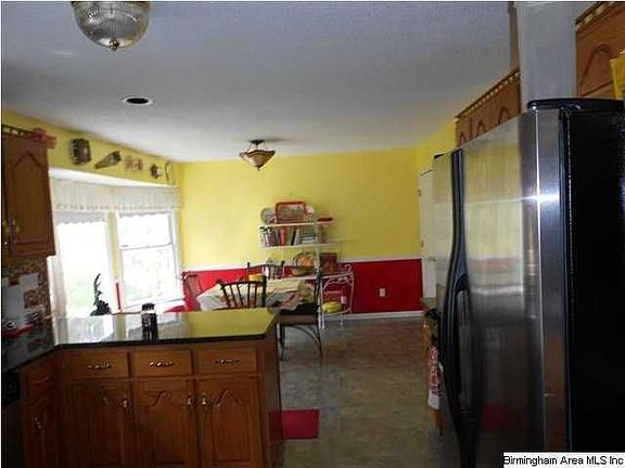 4th image of 931 Leslie Ln
