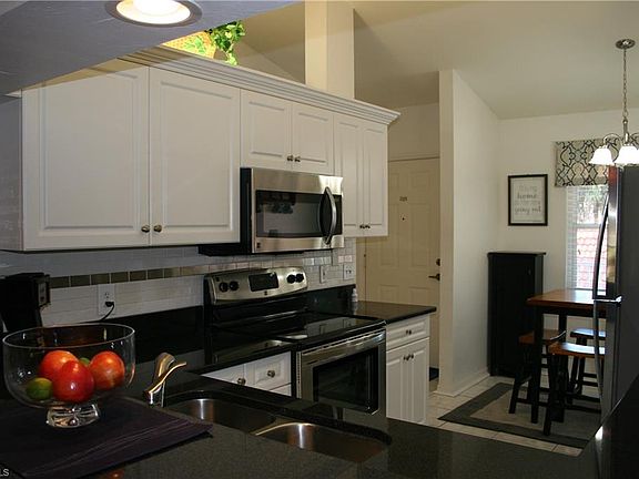 2nd image of 273 Robin Hood Cir #9-202