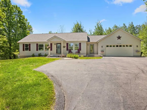 2732 Hammond Highlands Dr, Traverse City, MI 49686