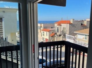 216 40th St, Manhattan Beach, CA 90266